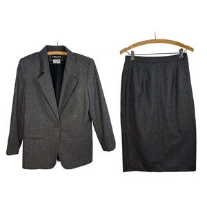 Vintage Sag Harbor Petite Wool Blend Skirt Suit Set Charcoal Gray - Size 8P/6P